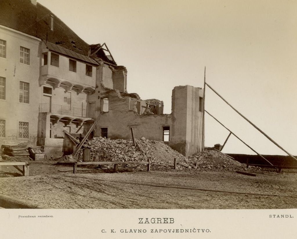 Jezuitski trg nakon potresa 1880. godine. Glavno vojno zapovjedništvo